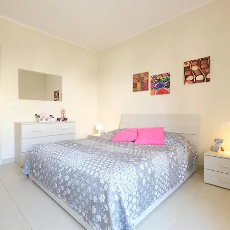 Claudia Int. F - * Pineto