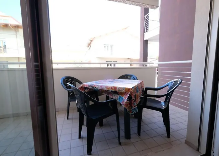 Claudia Int. F - * Pineto