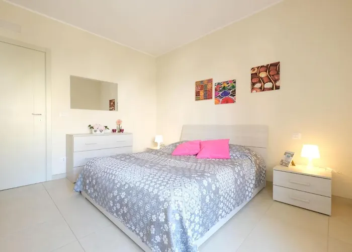 Claudia Int. F - * Pineto